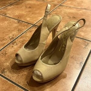 Rowen tan leather 5 in heel like new!